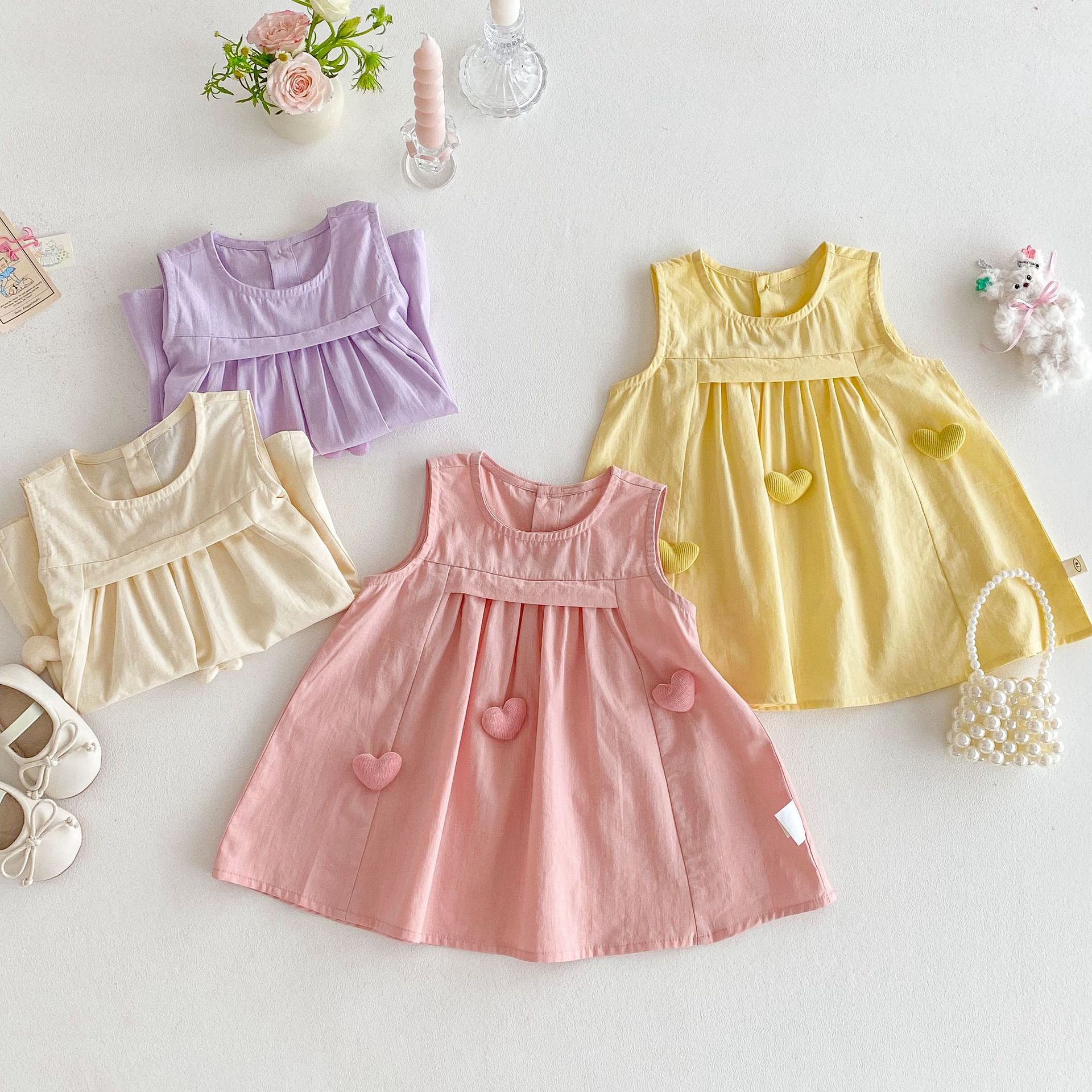 キッズファッション 愛らしいハート刺繍のノースリーブワンピース