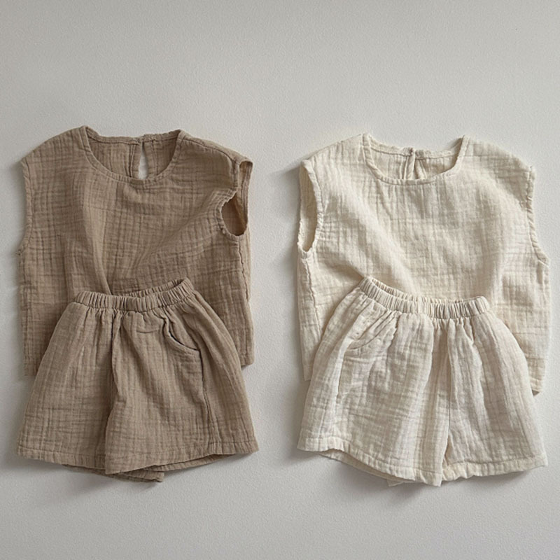 https://fulmo-img-server.com/everyday-kids-outfits/9a18f88c-338f-422d-9be0-a70b1733d569.jpg