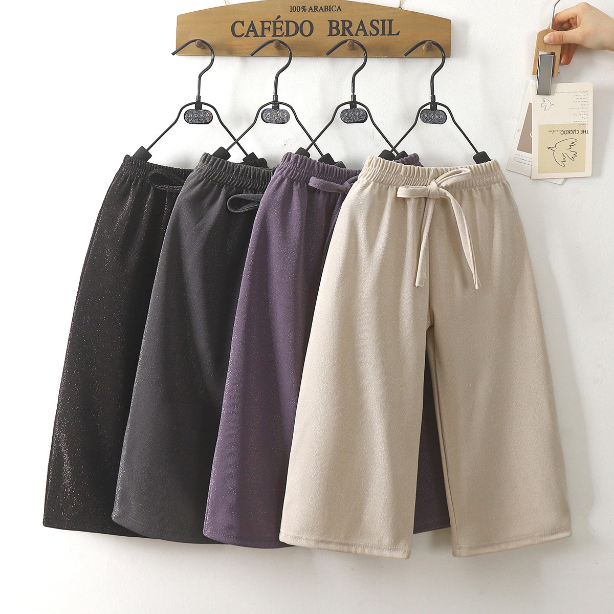 キッズファッション パンツ　ゆったりシルエットのワイドパンツ