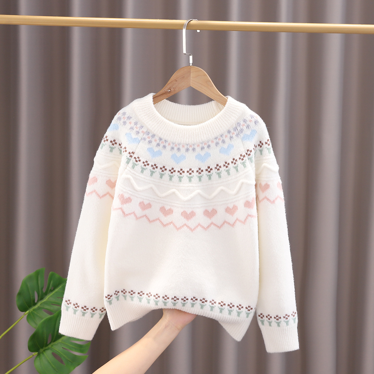 キッズファッション ハートとお花の北欧風柄編みセーター