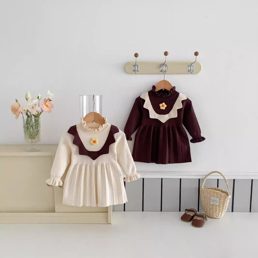 キッズファッション 花刺繍付きフリル襟長袖プリーツワンピース