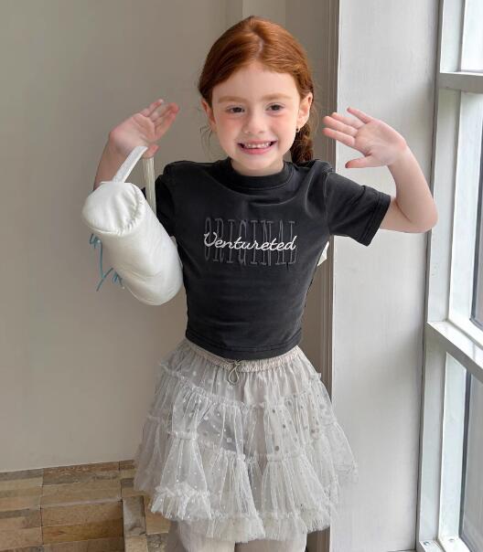 https://fulmo-img-server.com/everyday-kids-outfits/a6c4ce5b-3972-40a4-9083-78a166d64282.jpg
