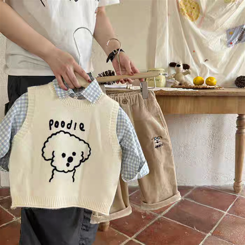 キッズファッション 愛らしいわんちゃん刺繍ベスト