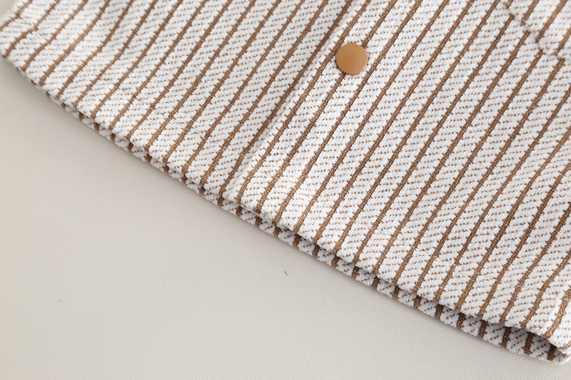 キッズファッション 縦縞模様のフード付きカーディガン風トレーナー