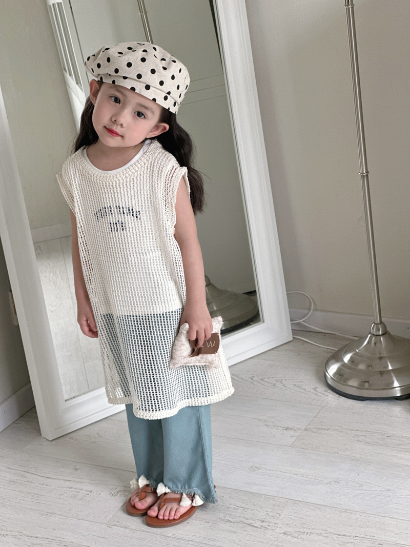https://fulmo-img-server.com/everyday-kids-outfits/aa4a561d-0017-4b11-81ff-2c1447555d7e.jpg