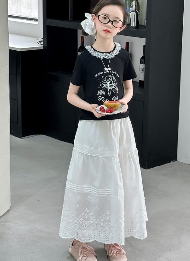 キッズファッション 女の子用レースティアードスカート黒白セットアップ