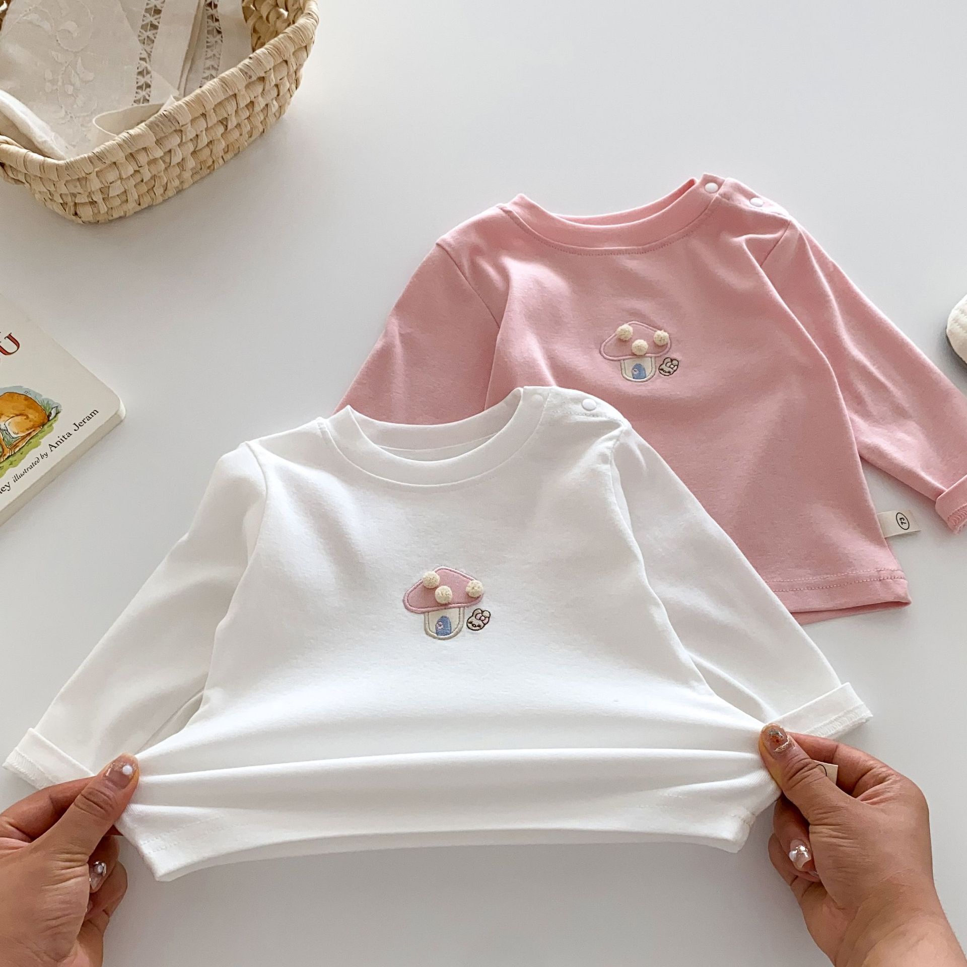 キッズファッション きのこ刺繍長袖ロンパース