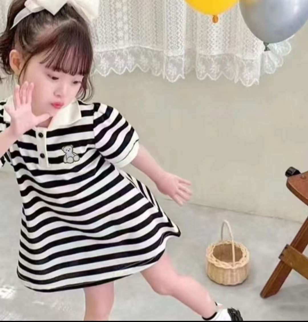 キッズファッション くまちゃんワンポイント付きボーダー襟付きワンピース