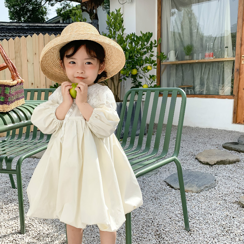 キッズファッション ふんわり袖のプリンセス風フリル付きワンピース