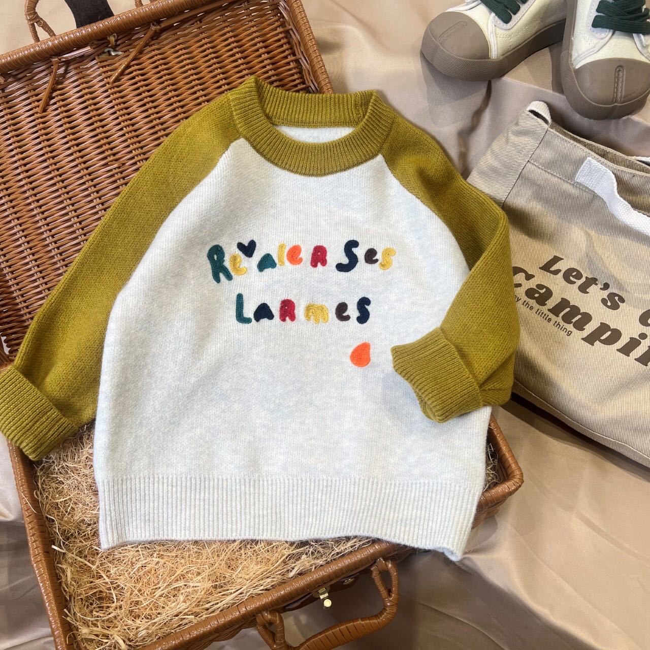 キッズファッション 文字刺繍入りラグランスリーブニットセーター