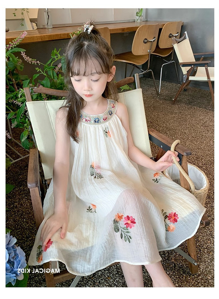 キッズファッション 花柄刺繍ノースリーブふんわり膝丈ワンピース