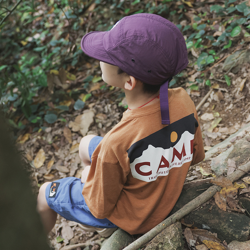 キッズファッション アウトドア冒険山小屋プリント長袖Tシャツ