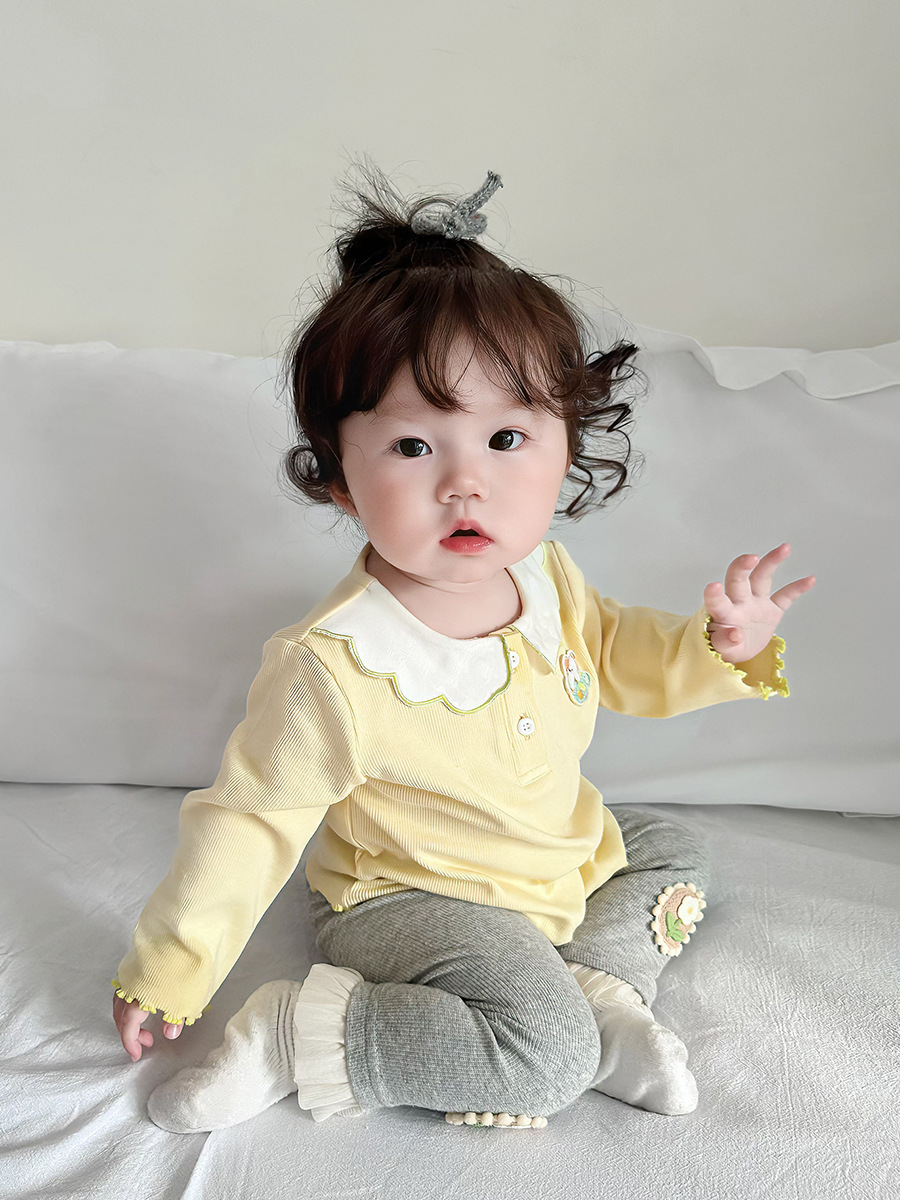 キッズファッション 子犬刺繍つきスカラップ襟長袖トップス