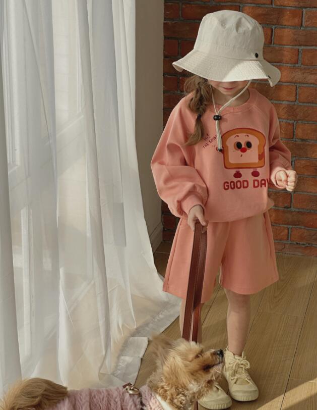 https://fulmo-img-server.com/everyday-kids-outfits/c8a24764-f9ef-4140-947c-4d1794857aab.jpg