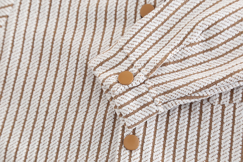 キッズファッション 縦縞模様のフード付きカーディガン風トレーナー