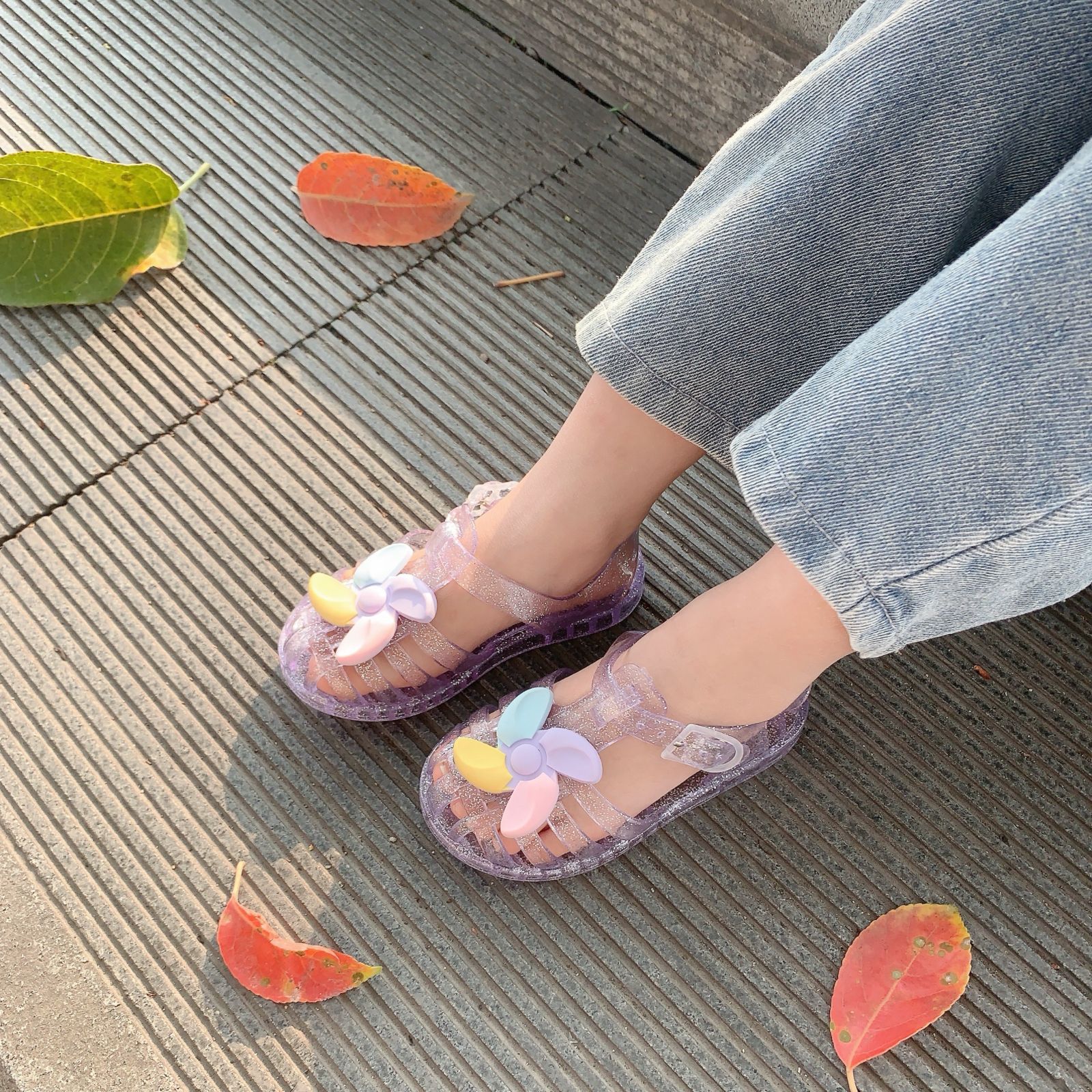 キッズファッション キラキラ花飾り付きクリアゼリーサンダル