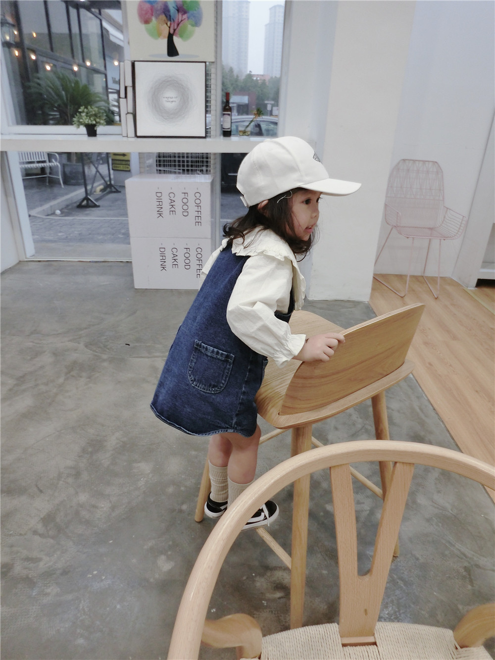 キッズファッション 前ボタン付きデニムジャンパースカート