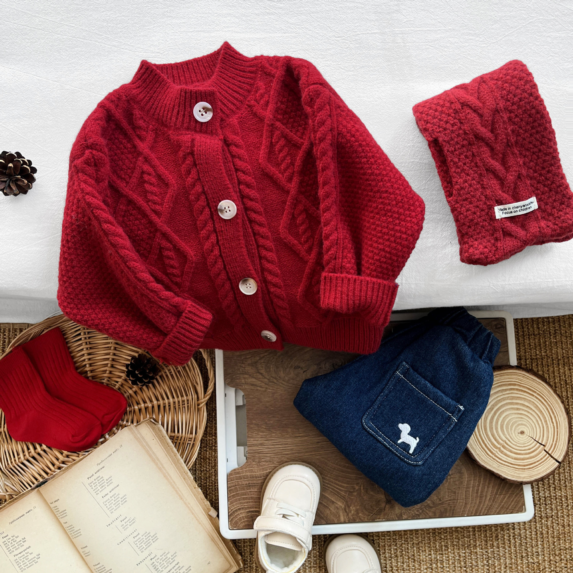 キッズファッション 立体ケーブル編み丸襟ボタン留めニットカーディガン