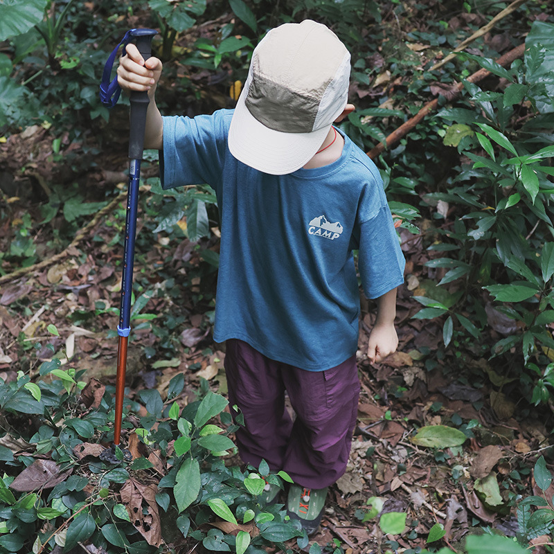 キッズファッション アウトドア冒険山小屋プリント長袖Tシャツ