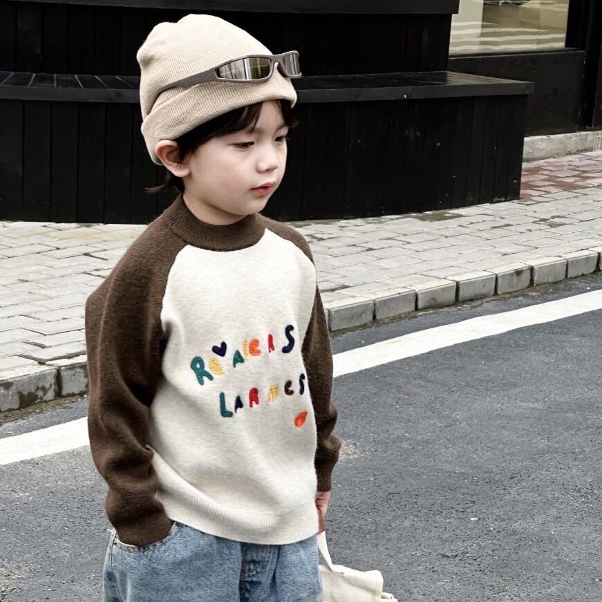 キッズファッション 文字刺繍入りラグランスリーブニットセーター
