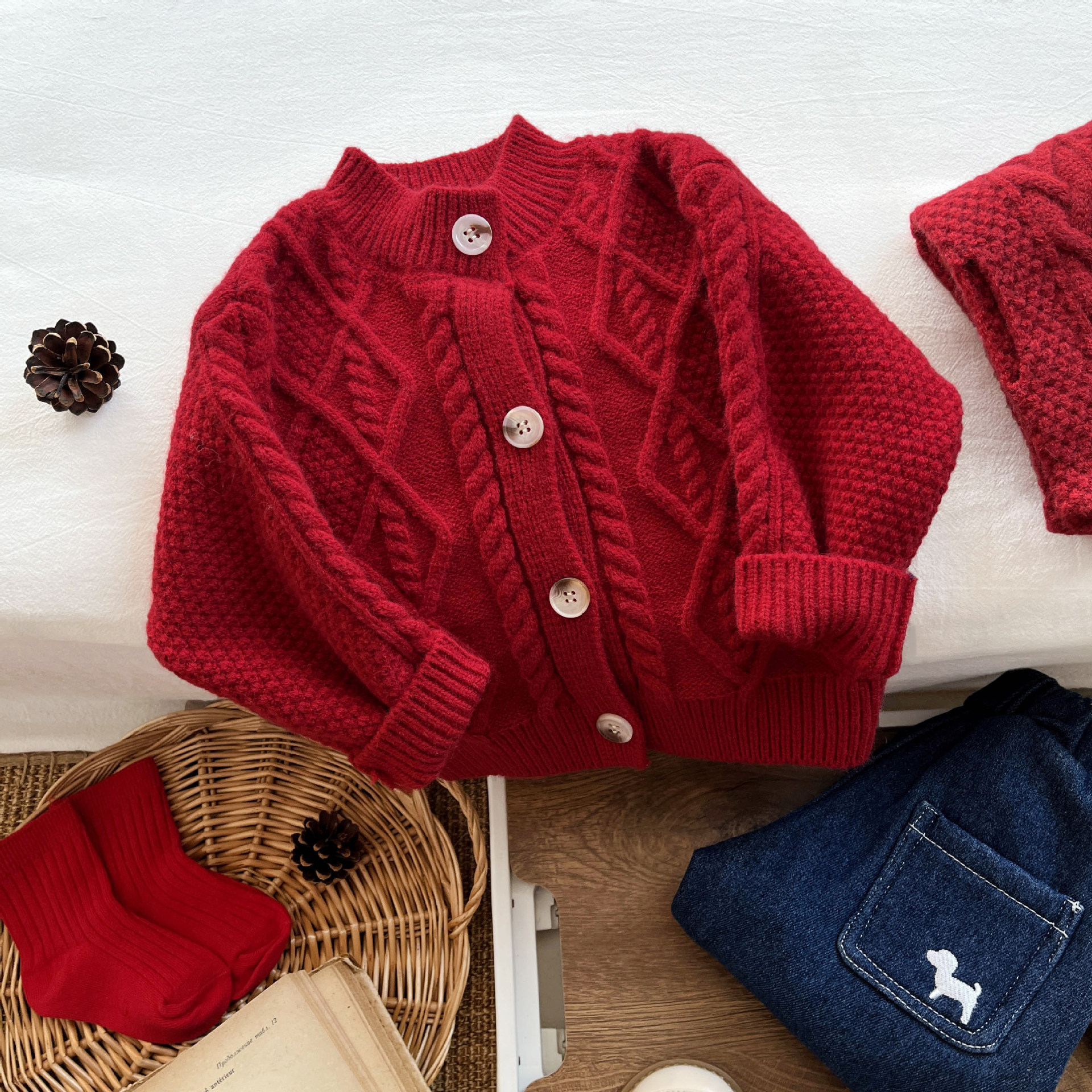 キッズファッション 立体ケーブル編み丸襟ボタン留めニットカーディガン