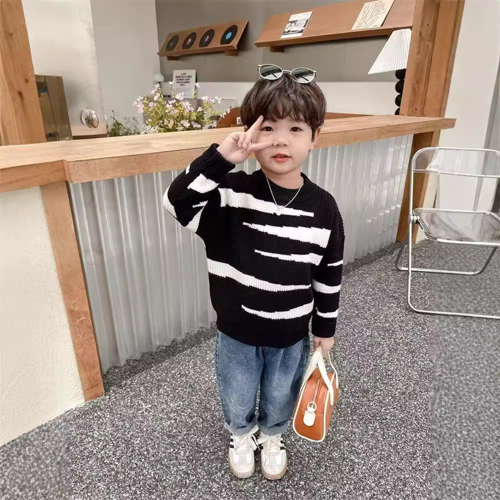 キッズファッション 男の子用ゆったりボーダー柄長袖丸首セーター