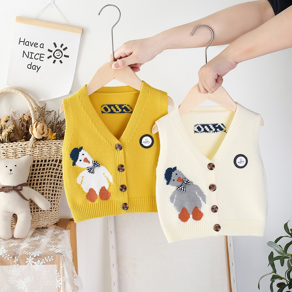 キッズファッション あひるちゃん刺繍のかわいいニットベスト
