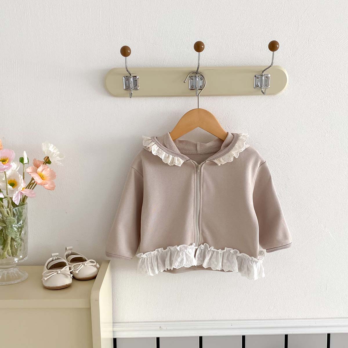 キッズファッション フリルフード付き裾レース切替ジップアップトレーナー