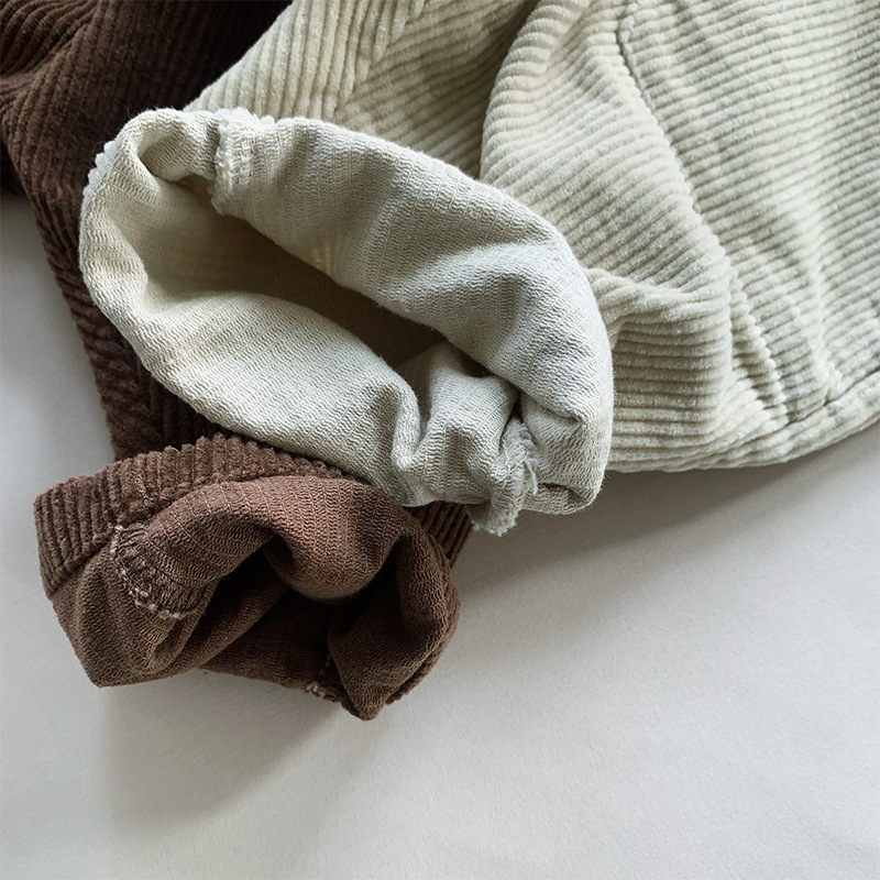 キッズファッション ふわもこコーデュロイ生地のゆったりショートパンツ