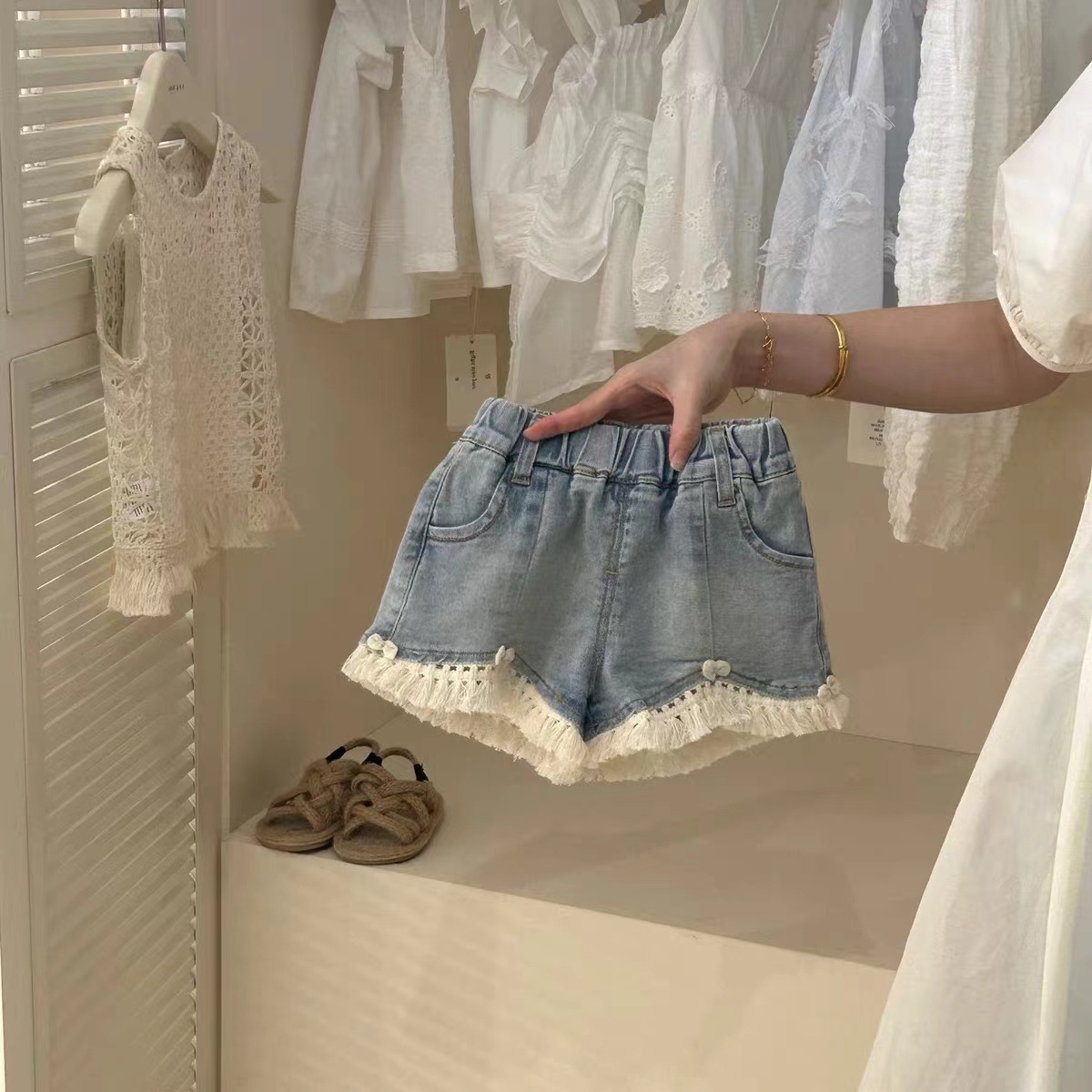 https://fulmo-img-server.com/everyday-kids-outfits/fcd4e894-cecb-40a0-b560-3303ad2c3264.jpg