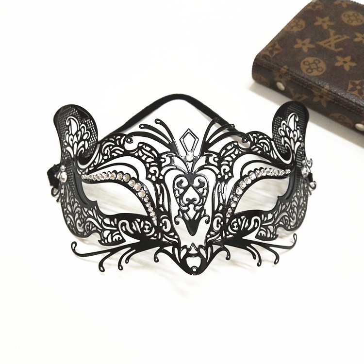 アイマスク 仮面舞踏会で金属製レース模様アイマスク