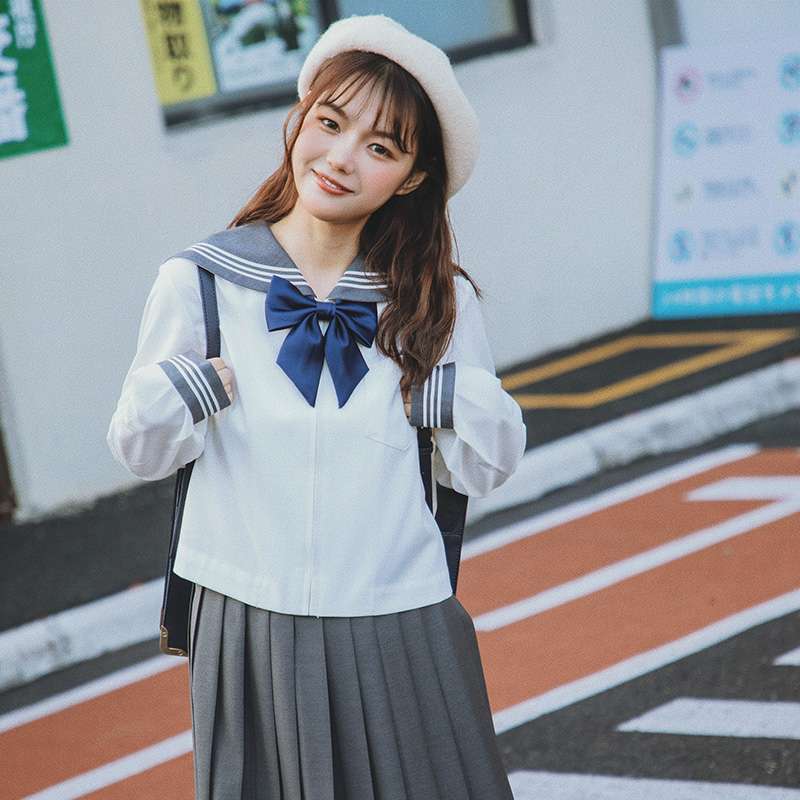 学生風灰色のセーラー服
