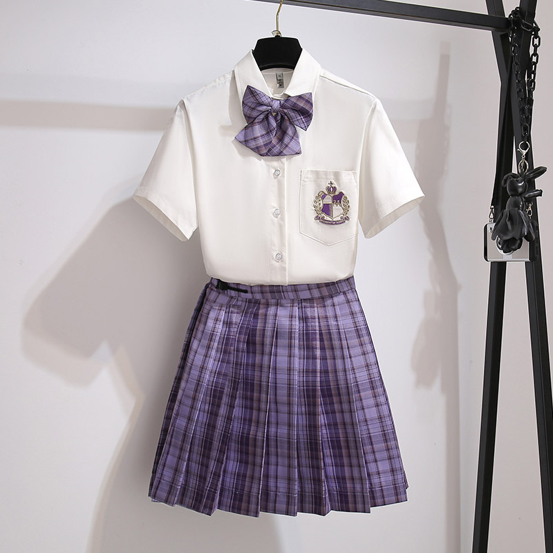 セーラー服 学院風エンブレム付き半袖セーラー風ブラウス