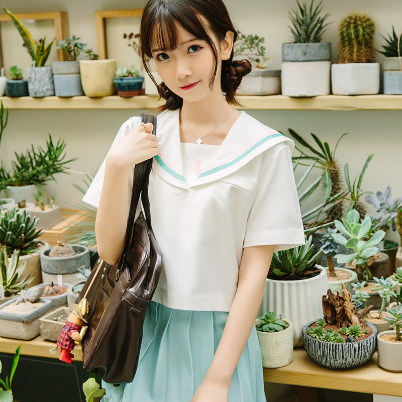 セーラー服 桜刺繍入り清楚セーラー半袖ブラウス
