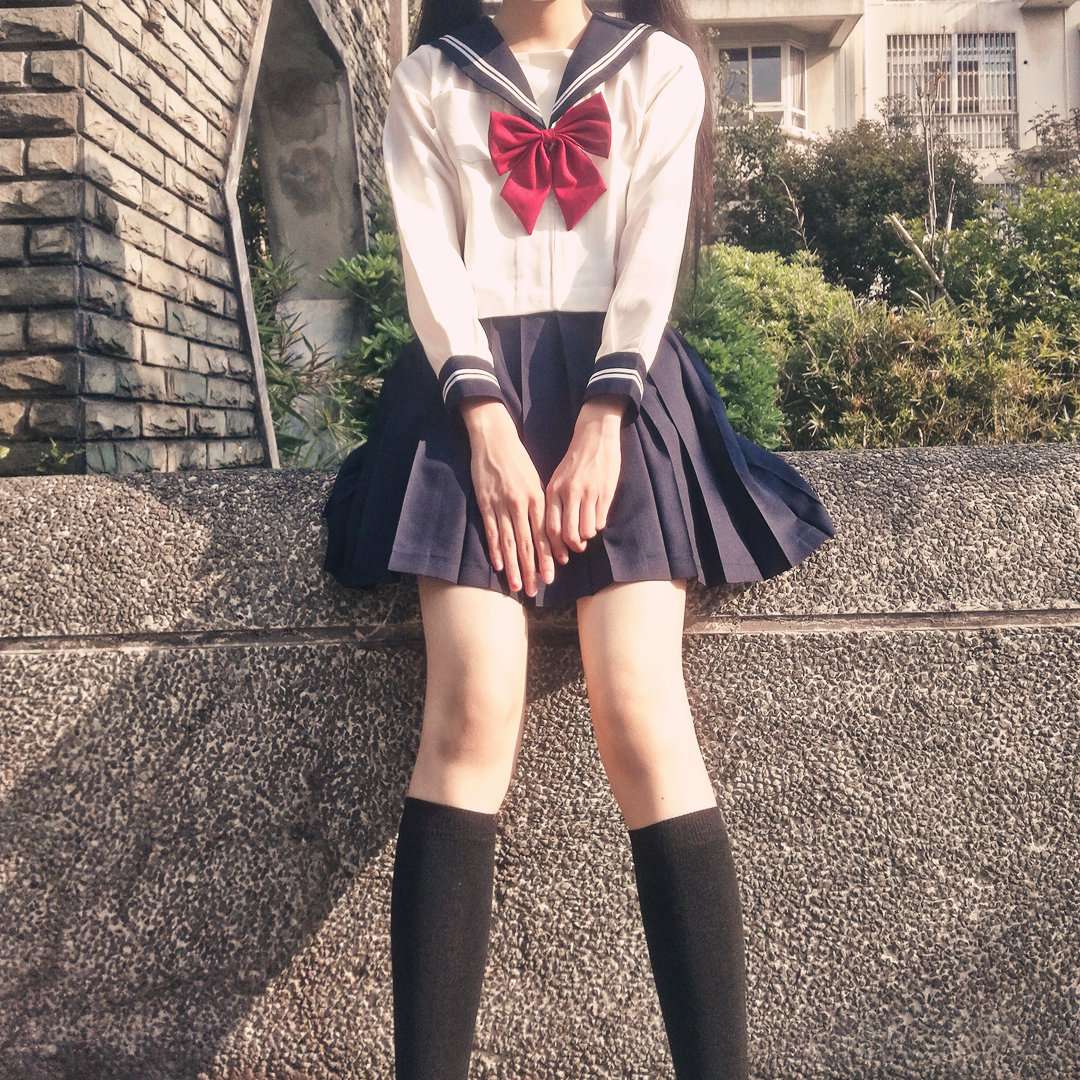 赤リボンのクラシックセーラー服