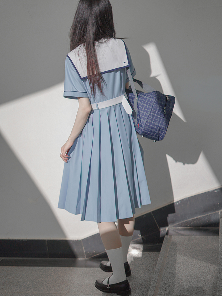 セーラー服 清楚な学園風セーラーワンピース