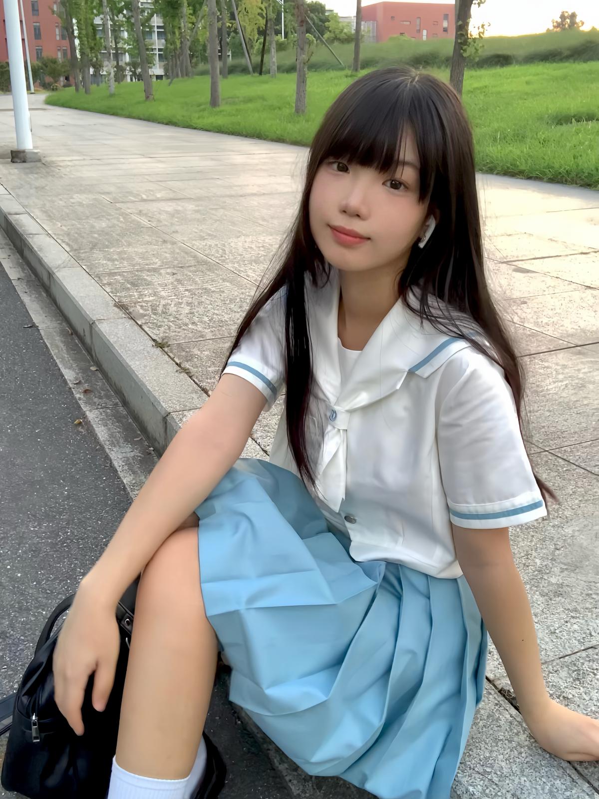 セーラー服 清涼感あふれる半袖セーラートップス