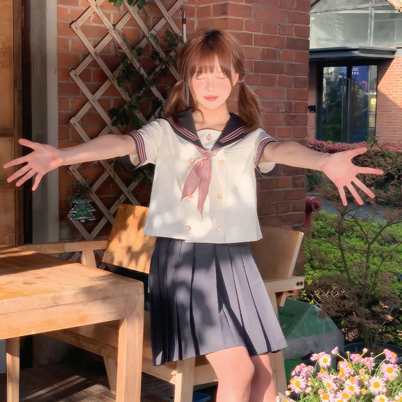 清楚可愛い学生風セーラー服コスプレ衣装