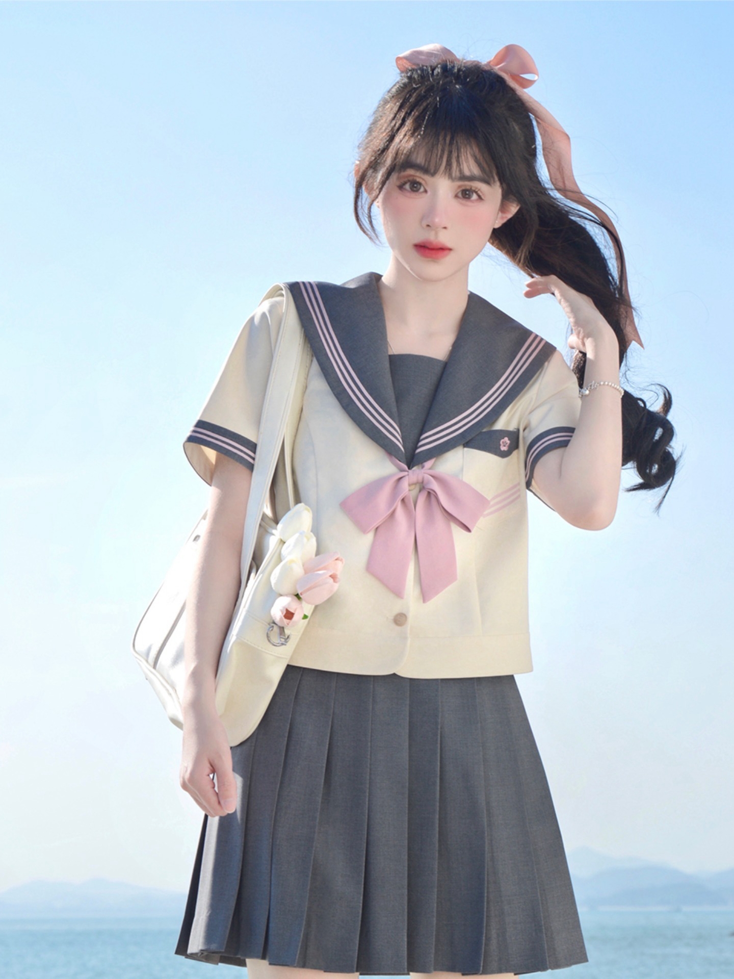 セーラー服 クロップド丈リボン飾りセーラー服
