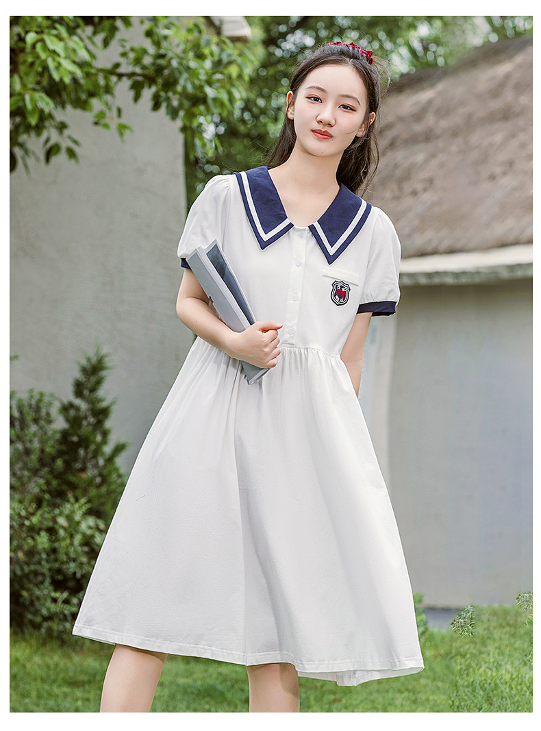 セーラー服 大きな白襟のワンピース
