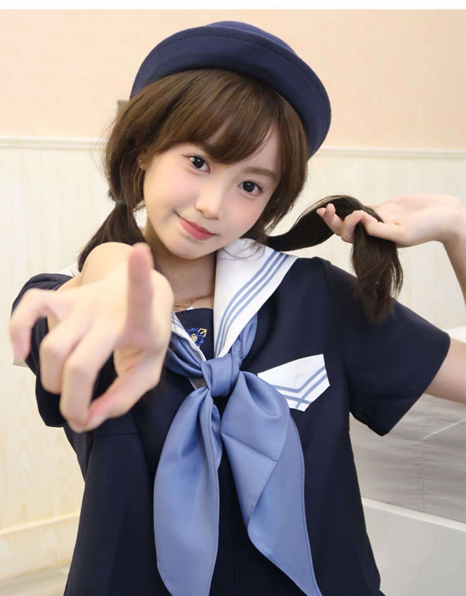 清楚な学生風セーラー服コスプレ衣装