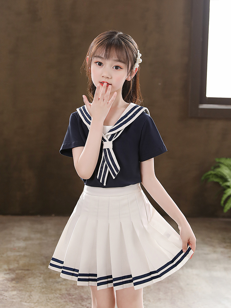 セーラー服 清涼感あふれるマリン風セーラートップス