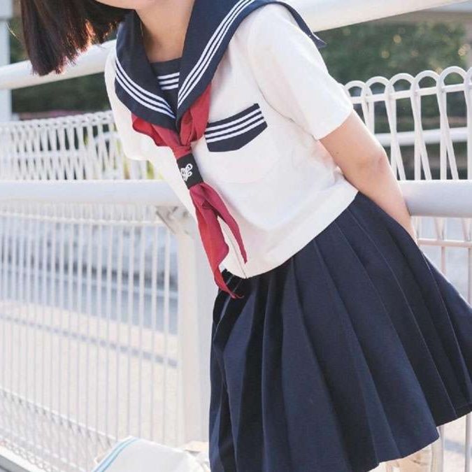 セーラー服 夏らしい爽やかなリボン付き学生