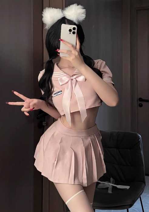 セーラー服 甘めセーラー風 淡いピンクと黒