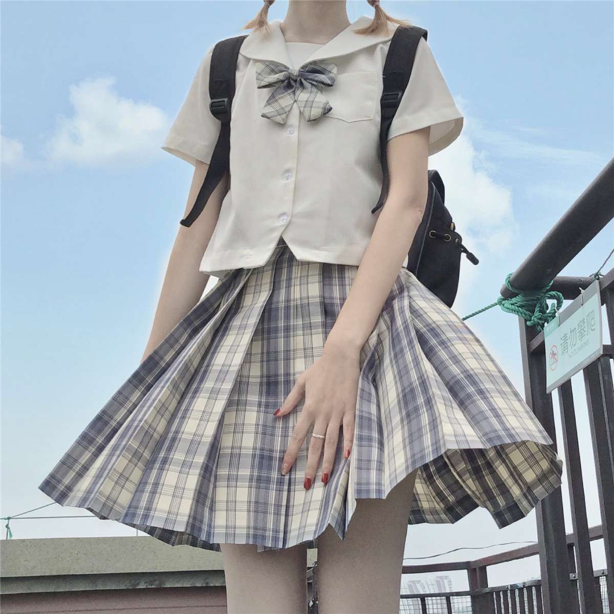 清楚な学生風セーラー服上着