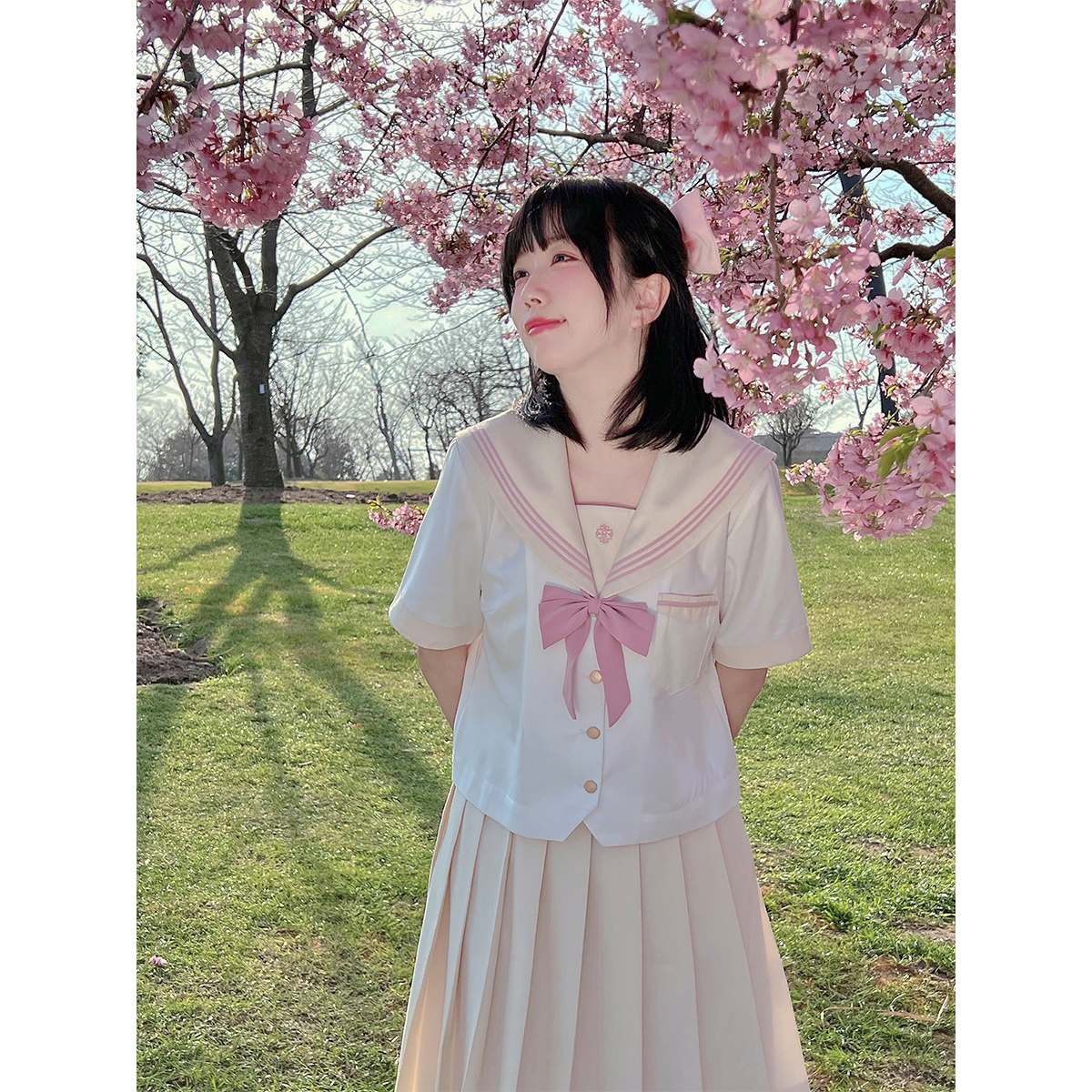 セーラー服 春らしい可愛らしさ満点セーラー襟半袖ブラウス