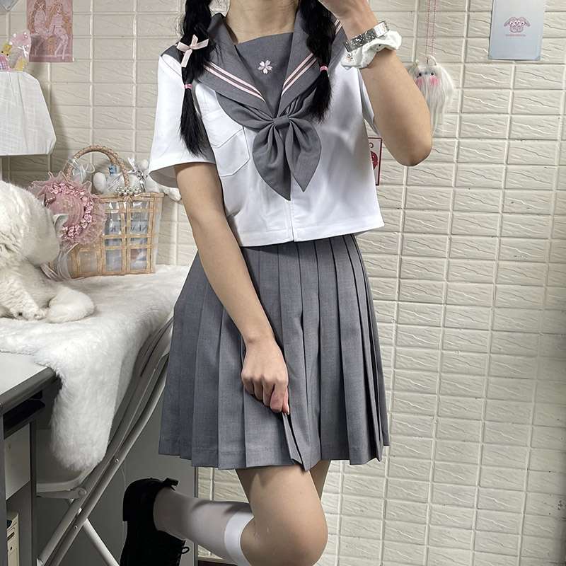 清楚可愛いグレー系セーラー服制服セット