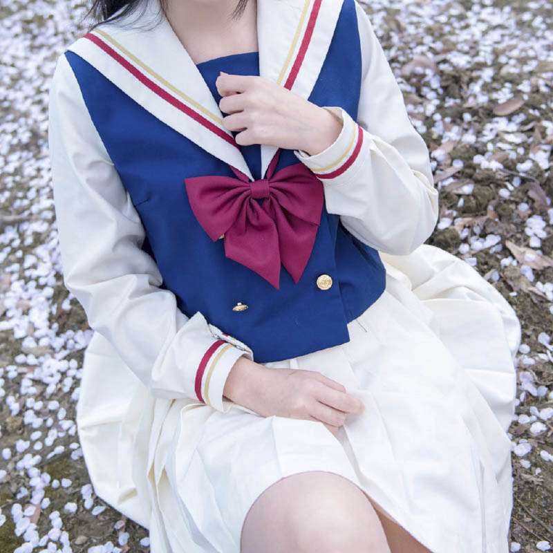 桜舞う春の学園風セーラー服コスチューム