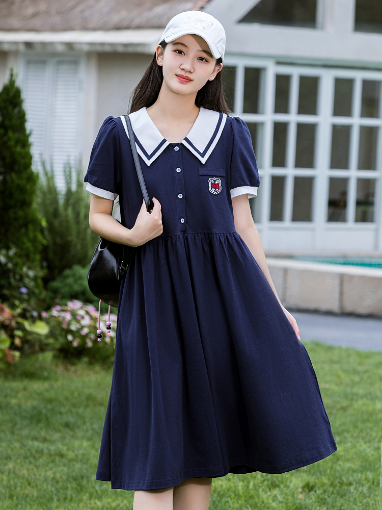 セーラー服 大きな白襟のワンピース