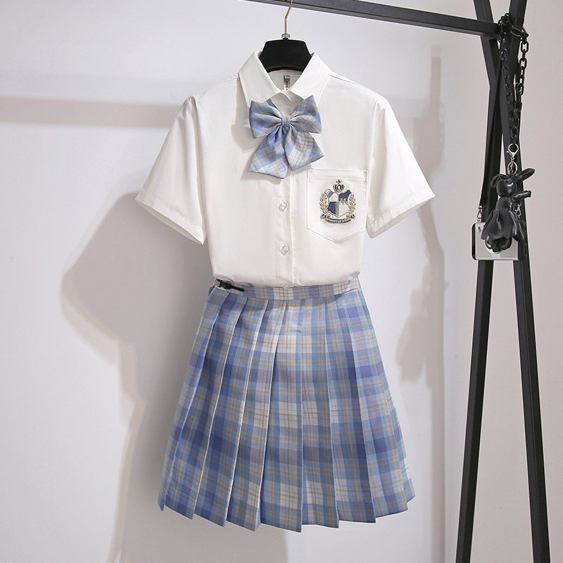 セーラー服 学院風エンブレム付き半袖セーラー風ブラウス
